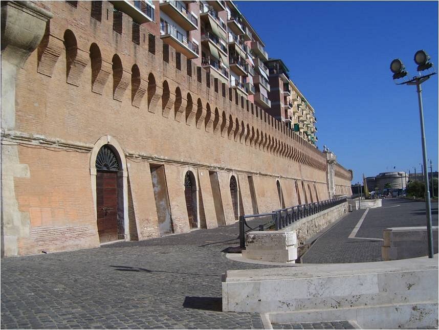 Cinta muraria di Urbano VIII e fontana del Vanvitelli