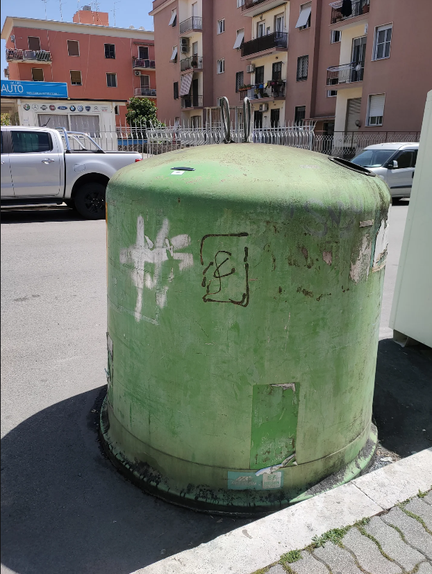 Campana del vetro, (Via Apollodoro 65, scuola elementare)