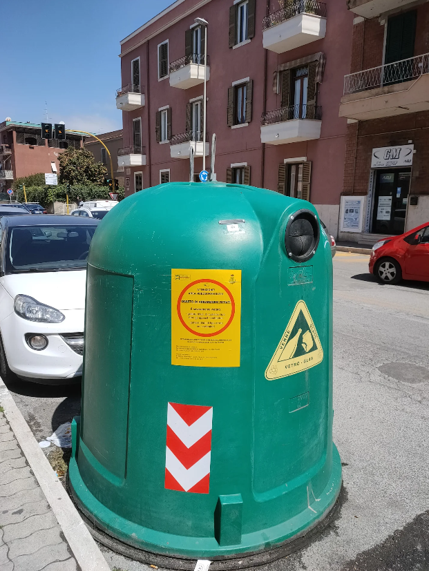 Campana del vetro, (Via Rodi 27)