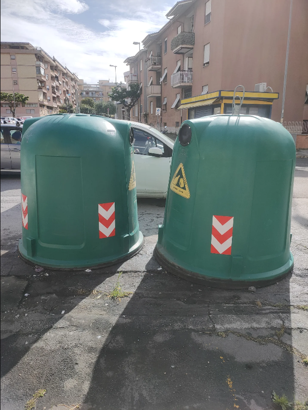 Campana del vetro, (Via Lepanto 1)