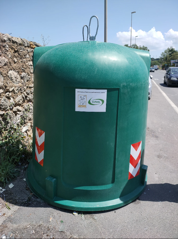 Campana del vetro, (Via Terme di Traiano 97)