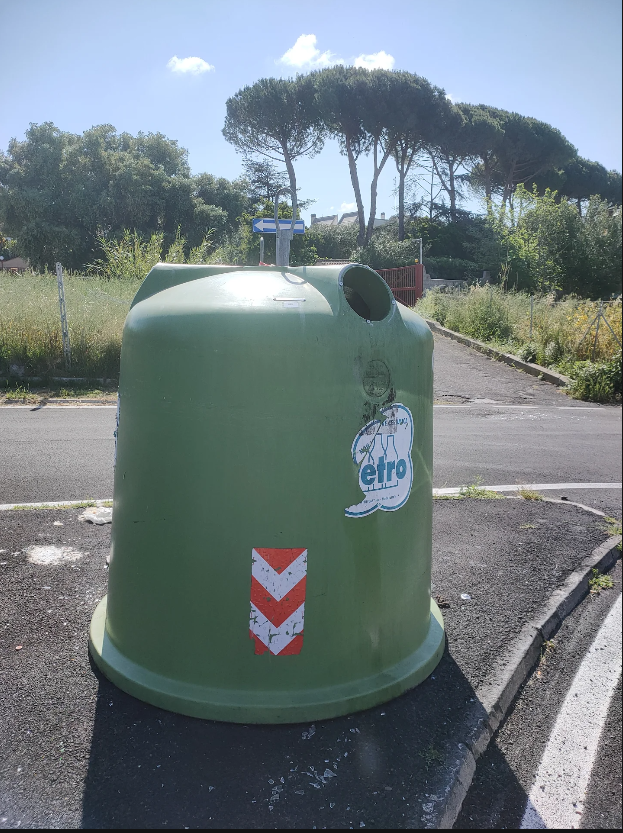 Campana del vetro, (Via Altiero Spinelli 28, vicino sala Testimoni di Geova)