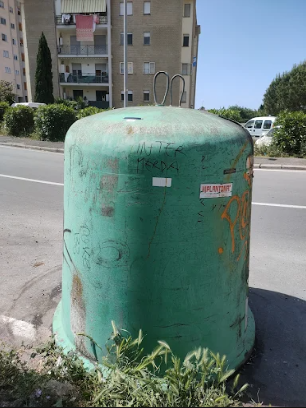 Campana del vetro, (Via Padre Gian Battista Labat 3, farmacia)