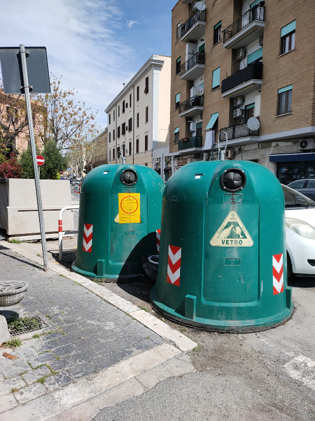 Campana del vetro, (Via XVI settembre 1, Piazza Calamatta)