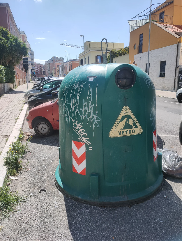 Campana del vetro, (Via Bramante 12)