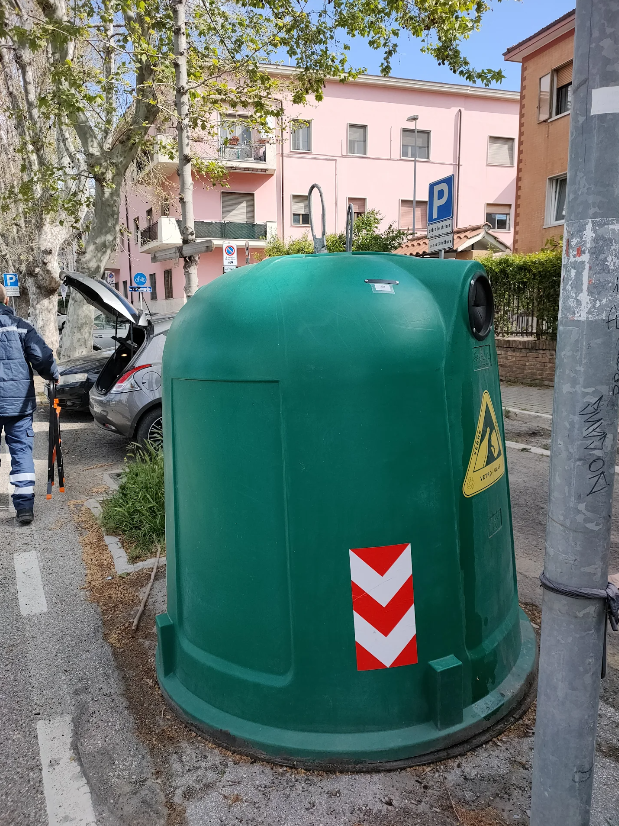 Campana del vetro, (Viale Guido Baccelli 198)