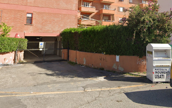 Punto di raccolta abiti usati (Viale Francesco Flavioni 222)